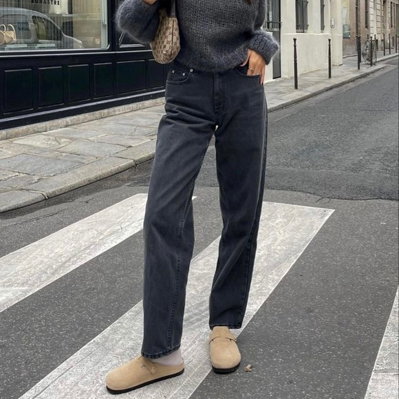 Levi's Denim - Vintage Levi’s high-waisted black jeans. 🖤